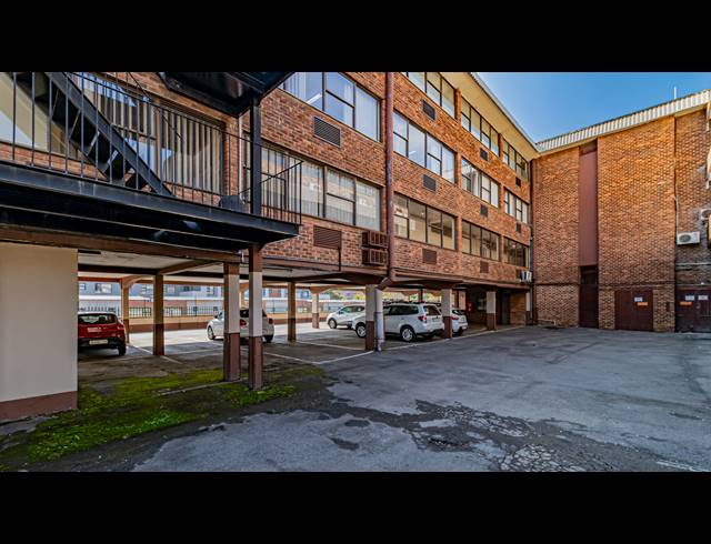 1,048M² OFFICE FOR SALE IN FERNDALE